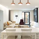Eastern Hub - Jing\'An Temple Branch Art Spacious 3-Bedroom, Sunny House With 2 Balconies