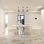 Eastern Hub - Jing\'An Temple Branch Art Spacious 3-Bedroom, Sunny House With 2 Balconies