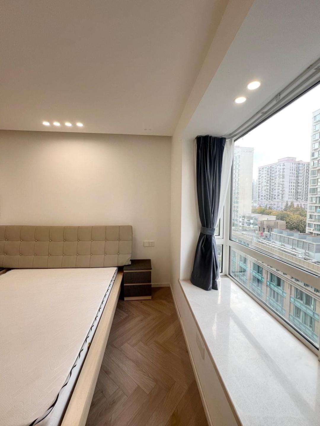 Appartamento Eastern Hub - Jing'an Temple Branch Art Spacious 3-bedroom, Sunny House With 2 Balconies *