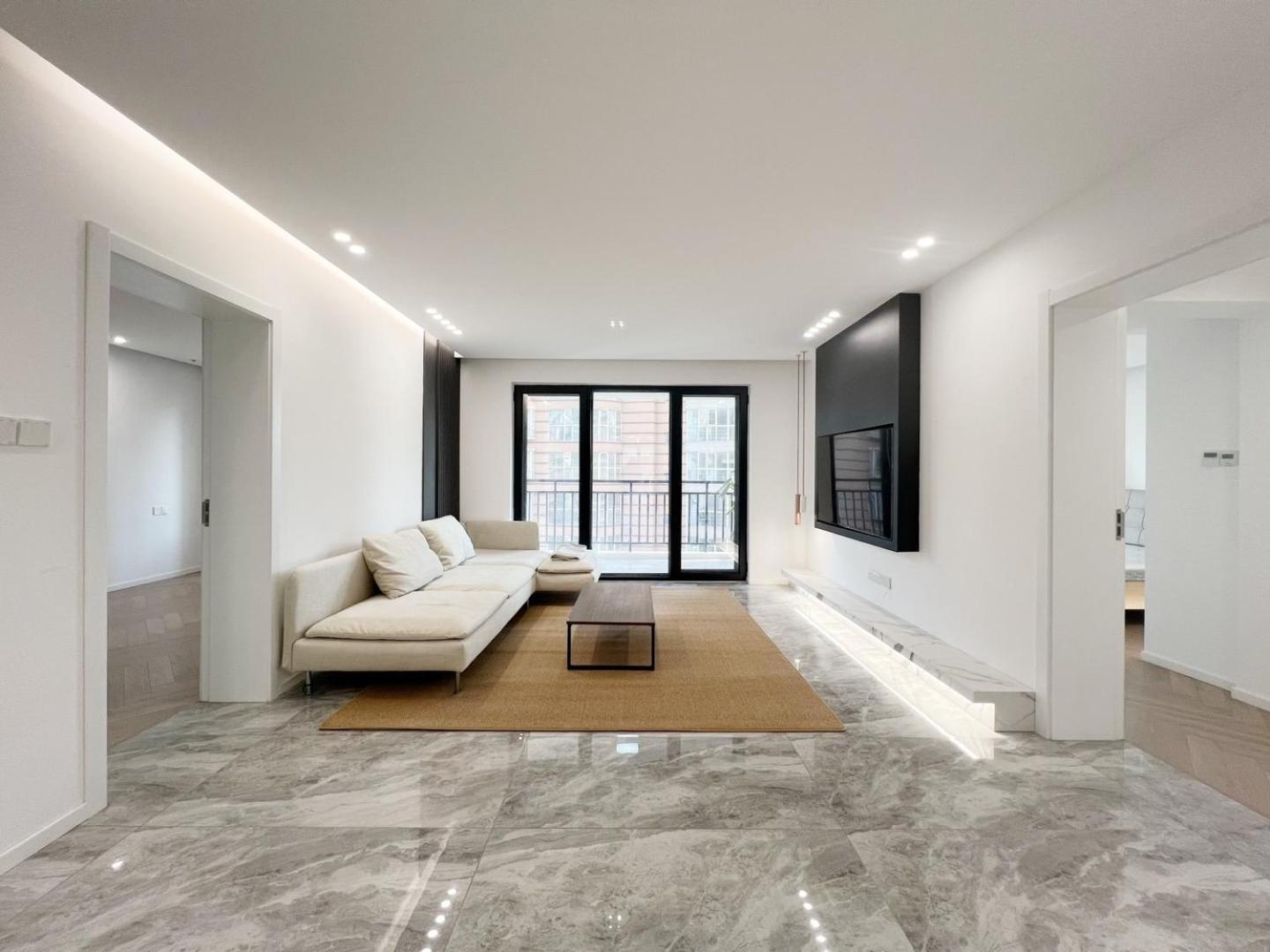 Eastern Hub - Jing'an Temple Branch Art Spacious 3-bedroom, Sunny House With 2 Balconies Apartment *